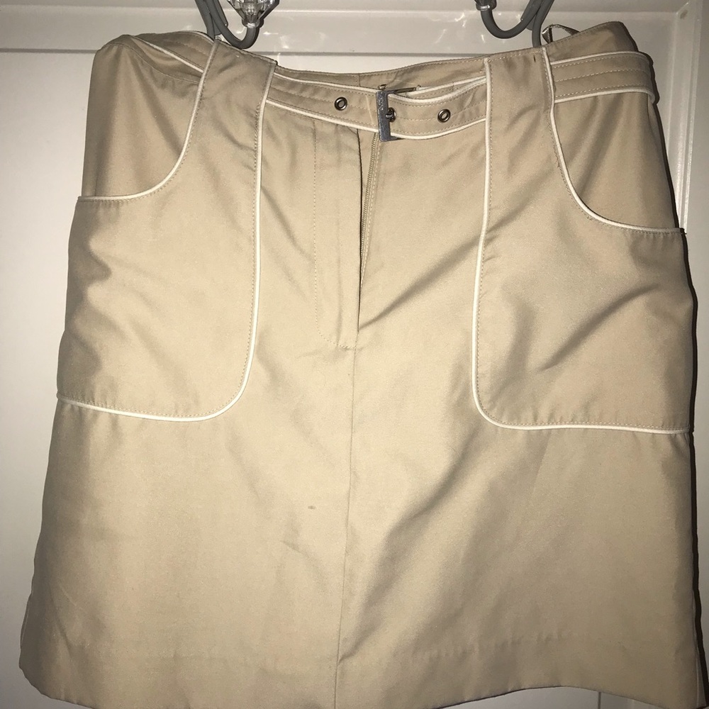 IZOD Skort, Beige, with white stripe and belt. Classy !